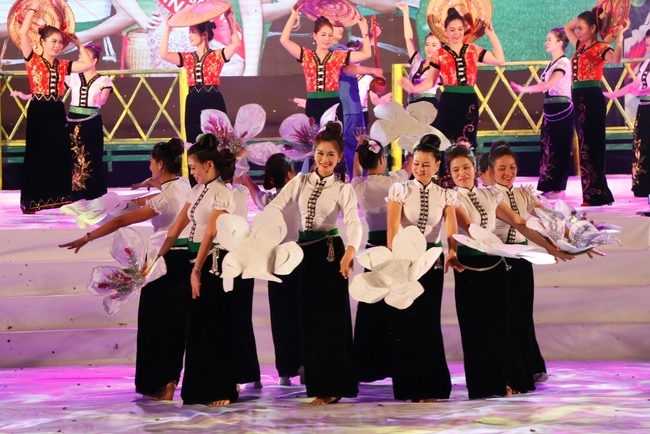 Yên Bái: Phát vé miễn phí tham dự Lễ đón nhận Bằng UNESCO ghi danh 'Nghệ thuật xòe Thái'  - Ảnh 1.