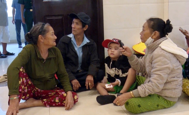 Quảng Nam: Người già, trẻ em, người đau ốm được đưa đến nơi trú ẩn an toàn - Ảnh 6.