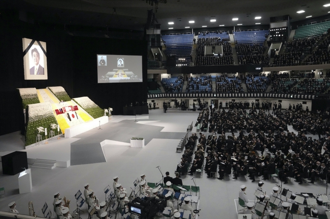Quốc tang cố thủ tướng Abe diễn ra trang trọng, xúc động - Ảnh 2.