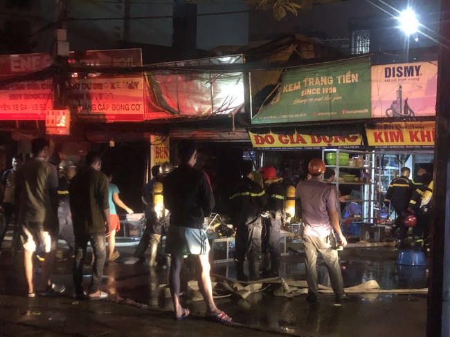 Cháy lớn đêm 29/9 trên phố Nhân Hoà, Thanh Xuân, Hà Nội - Ảnh 7.