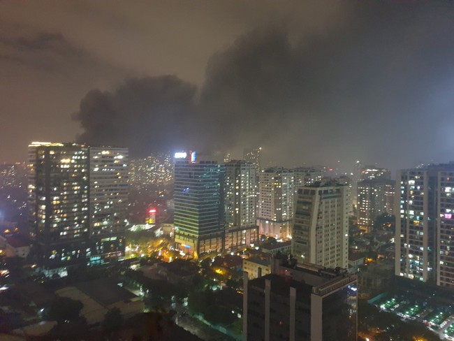 Cháy lớn đêm 29/9 trên phố Nhân Hoà, Thanh Xuân, Hà Nội - Ảnh 5.