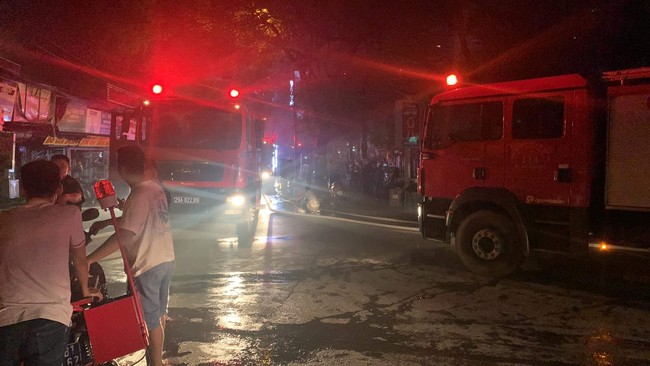Cháy lớn đêm 29/9 trên phố Nhân Hoà, Thanh Xuân, Hà Nội - Ảnh 4.