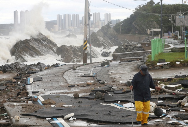 Siêu bão Hinnamnor gây thiệt hại nặng nề tại Hàn Quốc - Ảnh 1.