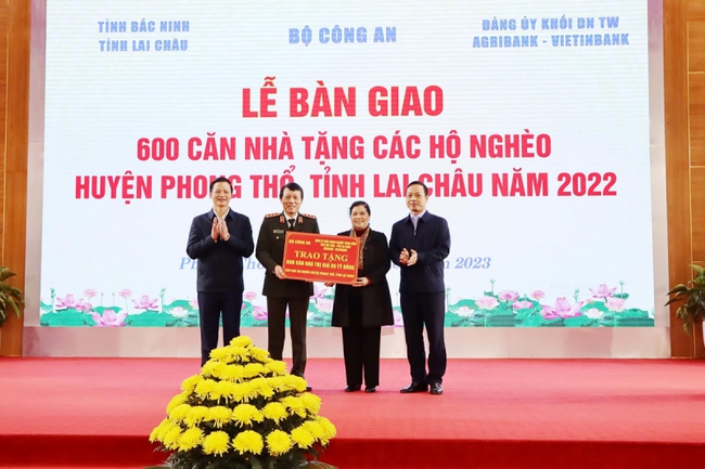 600 hộ nghèo tỉnh Lai Châu nhận nhà mới trước Tết Nguyên đán - Ảnh 2.