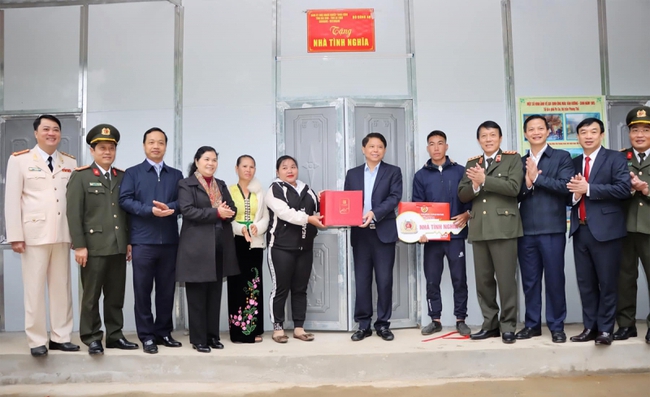 600 hộ nghèo tỉnh Lai Châu nhận nhà mới trước Tết Nguyên đán - Ảnh 4.