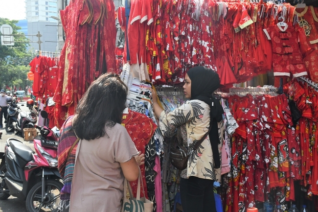 Rộn rã chợ Tết nguyên đán 2023 tại Indonesia - Ảnh 10.
