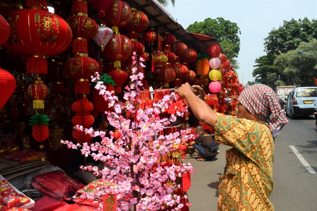Rộn rã chợ Tết nguyên đán 2023 tại Indonesia - Ảnh 11.