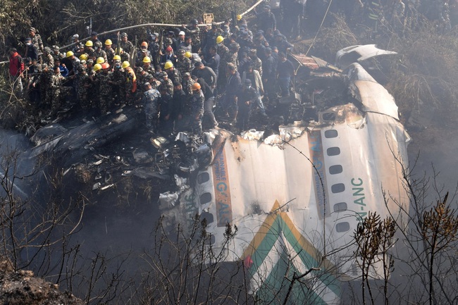 Vụ rơi máy bay tại Nepal: Toàn bộ 72 người trên máy bay thiệt mạng - Ảnh 1.