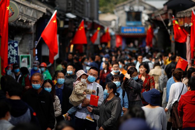 Trung Quốc ghi nhận dân số giảm lần đầu tiên sau 6 thập kỷ - Ảnh 1.