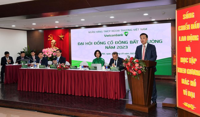 Đại hội đồng cổ đông bất thường năm 2023 của Vietcombank đã bầu bổ sung 1 Thành viên HĐQT và thông qua kế hoạch tăng vốn - Ảnh 3.