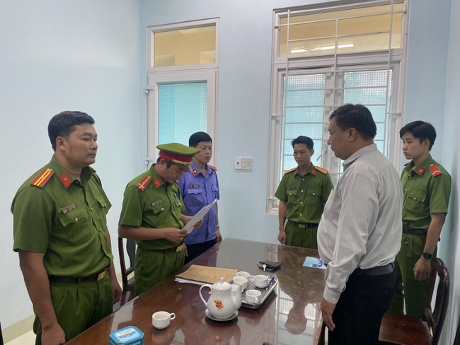 Bắt thêm 3 đối tượng liên quan vụ án nhận hối lộ xảy ra tại Bình Thuận - Ảnh 1.