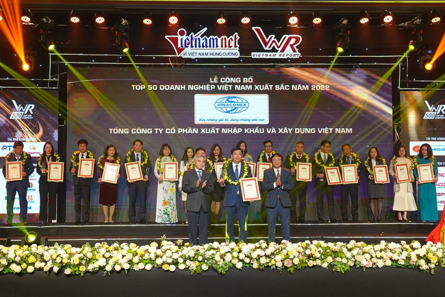 Vinaconex nằm trong top 50 doanh nghiệp xuất sắc nhất Việt Nam năm 2022 - Ảnh 1.