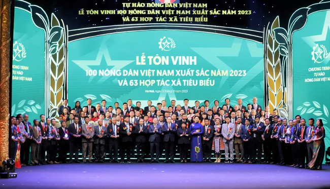 Lễ Tôn vinh 100 Nông dân Việt Nam xuất sắc năm 2023 - Ảnh 1.