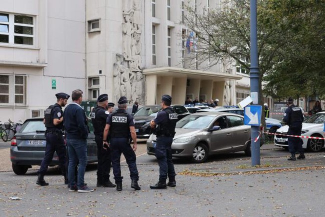 Pháp cảnh báo khẩn cấp về nguy cơ tấn công khủng bố trên cả nước - Ảnh 1.