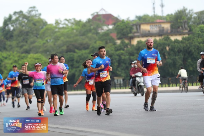 Giải Marathon Quốc tế Di sản Hà Nội (Hanoi Marathon - Heritage Race 2023) khơi nguồn cho phong trào “Yêu lối sống khỏe&quot; - Ảnh 2.