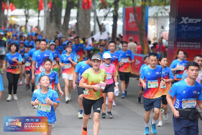 Giải Marathon Quốc tế Di sản Hà Nội (Hanoi Marathon - Heritage Race 2023) khơi nguồn cho phong trào “Yêu lối sống khỏe&quot; - Ảnh 5.
