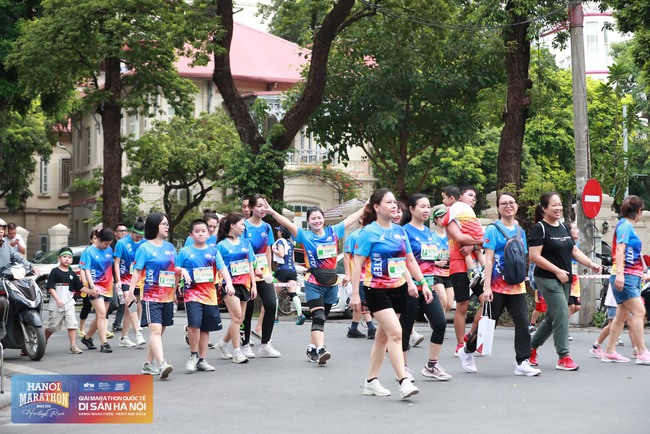Giải Marathon Quốc tế Di sản Hà Nội (Hanoi Marathon - Heritage Race 2023) khơi nguồn cho phong trào “Yêu lối sống khỏe&quot; - Ảnh 6.