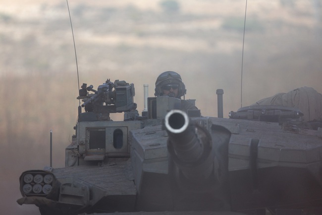 Israel tăng cường đột kích, chuẩn bị tấn công bộ binh quy mô lớn vào Gaza - Ảnh 1.