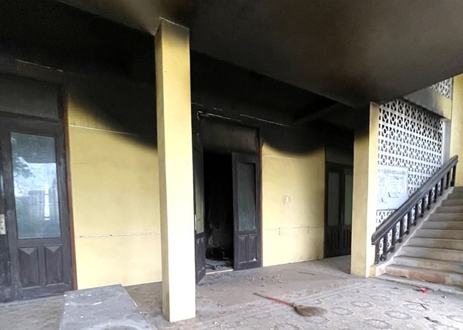 Phát hiện thi thể bị cháy bên trong trụ sở công ty bỏ hoang - Ảnh 1.