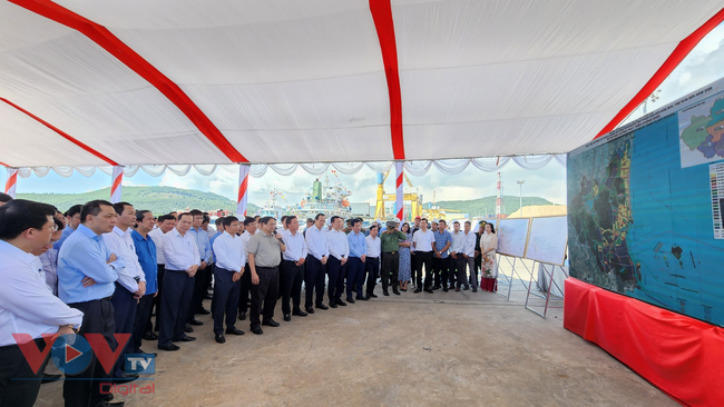 Thủ tướng Phạm Minh Chính kiểm tra tình hình thực hiện một số dự án trọng điểm Khu kinh tế Nghi Sơn, Thanh Hóa- Ảnh 3.