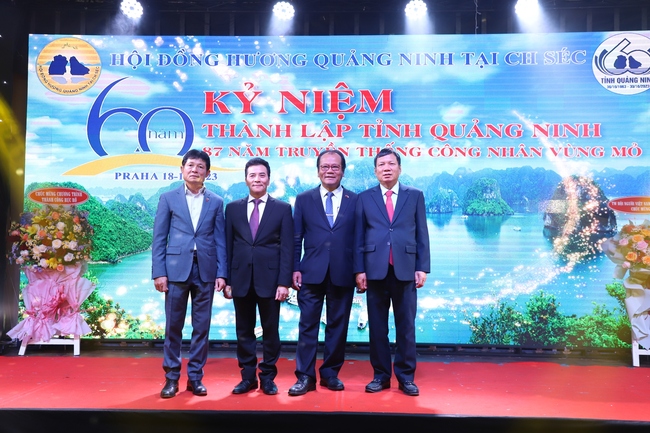 Giao lưu văn nghệ chào mừng 60 năm thành lập tỉnh Quảng Ninh tại Séc- Ảnh 2.