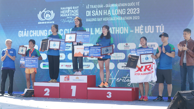 Phạm Thị Hồng Lệ và Đặng Anh Quyết vô địch giải Marathon Quốc tế di sản Hạ Long 2023- Ảnh 5.