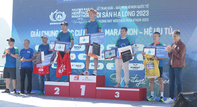 Phạm Thị Hồng Lệ và Đặng Anh Quyết vô địch giải Marathon Quốc tế di sản Hạ Long 2023- Ảnh 6.