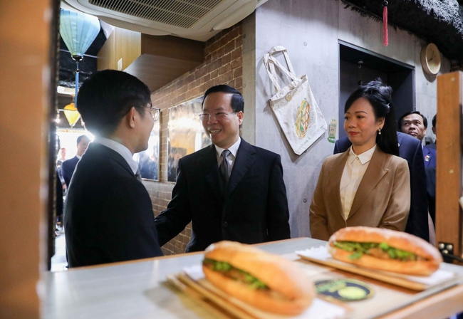 Chủ tịch nước và Phu nhân thưởng thức Bánh mỳ Xin Chào của người Việt ở Tokyo- Ảnh 2.