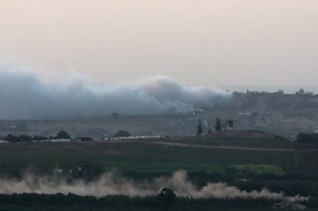 Chiến sự Trung Đông: Hamas tuyên bố phá hủy 18 khí tài hạng nặng của IDF, Hezbollah bắn 20 quả tên lửa vào miền Nam Israel - Ảnh 1.