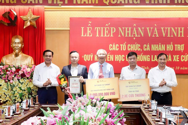 T&T Group hỗ trợ 5 tỷ đồng mở cánh cửa cho học sinh nghèo Hà Tĩnh vào Đại học- Ảnh 1.