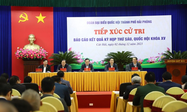Phó Thủ tướng Trần Lưu Quang tiếp xúc cử tri huyện Cát Hải (TP Hải Phòng)- Ảnh 1.