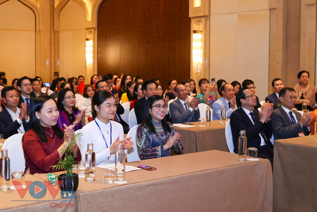 Thủ tướng Phạm Minh Chính gặp cộng đồng người Việt Nam tại UAE- Ảnh 4.