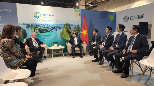 Thủ tướng Phạm Minh Chính tiếp Lãnh đạo HSBC và Chủ tịch điều hành Diễn đàn Kinh tế Thế giới (WEF)- Ảnh 1.