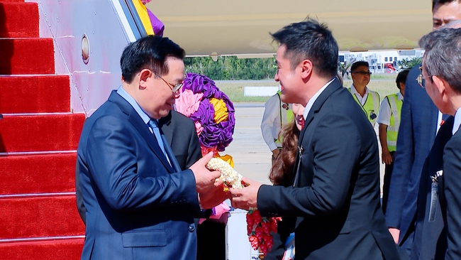 Chủ tịch Quốc hội Vương Đình Huệ đến Thủ đô Bangkok, bắt đầu thăm chính thức Vương quốc Thái Lan- Ảnh 3.