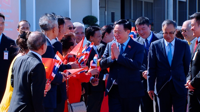 Chủ tịch Quốc hội Vương Đình Huệ đến Thủ đô Bangkok, bắt đầu thăm chính thức Vương quốc Thái Lan- Ảnh 4.