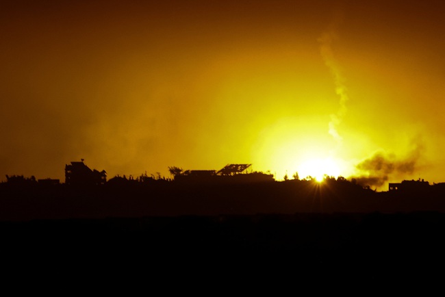 Chiến sự Trung Đông: Tiếp tục giao tranh dữ dội, thương vong tại Gaza vượt 63.000 người- Ảnh 1.