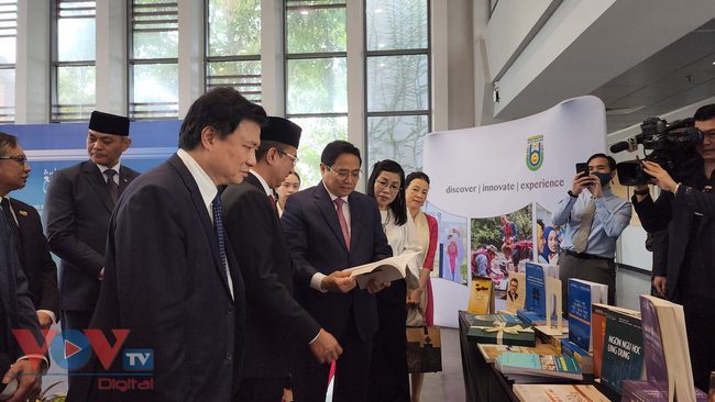 Thủ tướng thăm trường Đại học Quốc gia Brunei - Ảnh 1.