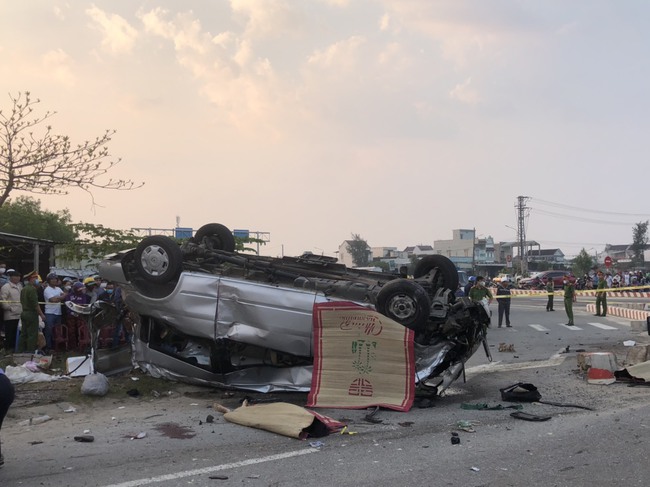 Quảng Nam: Tai nạn giao thông nghiêm trọng làm 8 người tử vong - Ảnh 1.