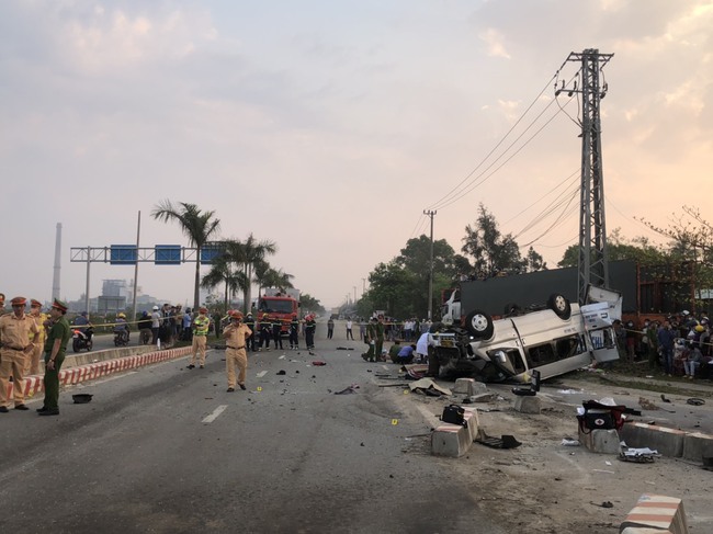 Quảng Nam: Tai nạn giao thông nghiêm trọng làm 8 người tử vong - Ảnh 4.