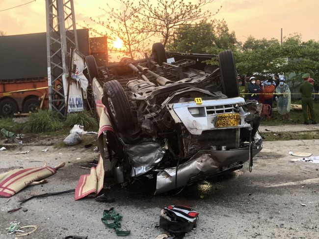 Quảng Nam: Tai nạn giao thông nghiêm trọng làm 8 người tử vong - Ảnh 2.