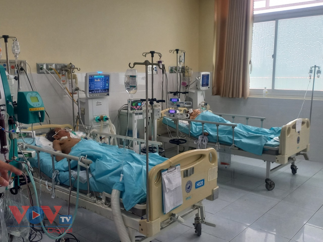 Cứu chữa người bị thương vụ tai nạn 8 người chết tại Quảng Nam - Ảnh 4.