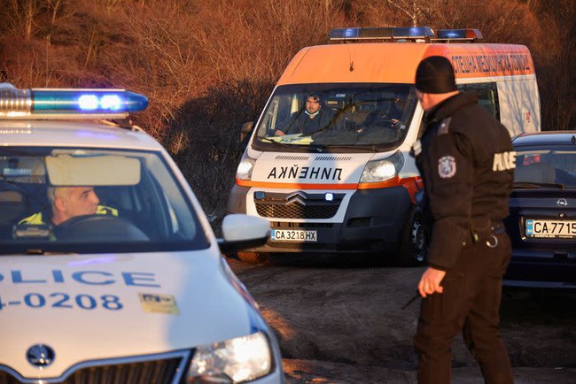 Bulgaria: Phát hiện 18 thi thể người nhập cư trái phép trong xe tải bỏ hoang - Ảnh 1.
