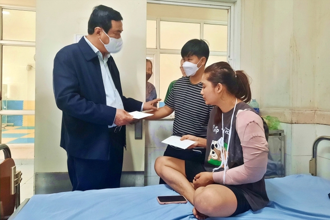 13 người bị thương sau tai nạn giao thông tại Quảng Nam vẫn đang được điều trị - Ảnh 1.