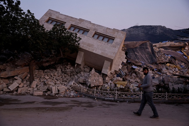 Thổ Nhĩ Kỳ tiếp tục bị động đất mạnh 5 độ - Ảnh 1.
