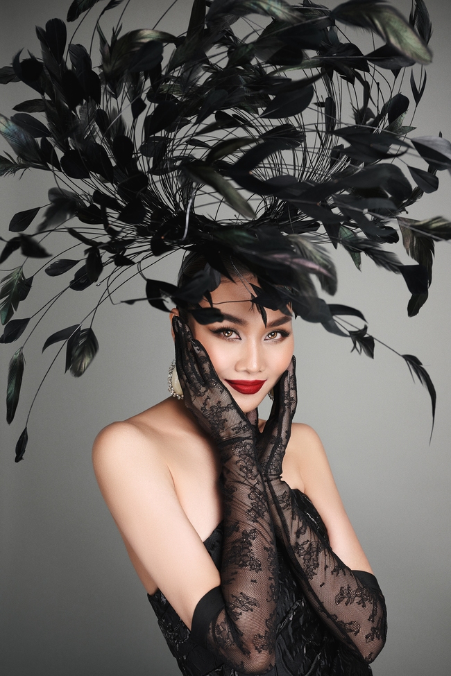 Siêu mẫu Thanh Hằng chụp poster quảng bá show diễn mới của Đỗ Mạnh Cường tại Sydney - Ảnh 2.