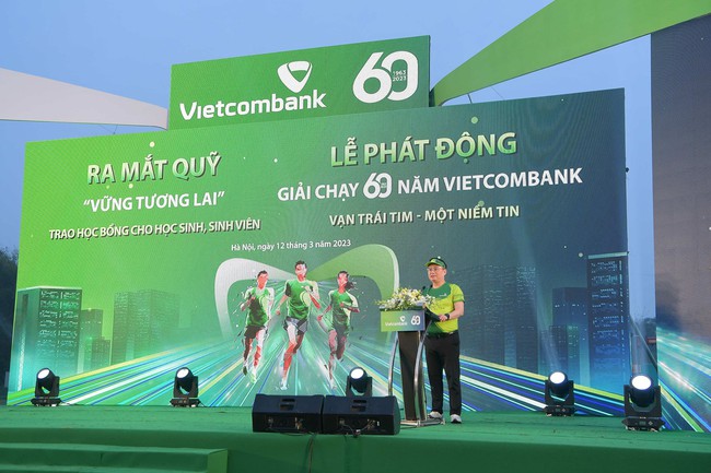 Vietcombank ra mắt Quỹ học bổng và phát động Giải chạy &quot;Vạn trái tim - Một niềm tin&quot; - Ảnh 3.