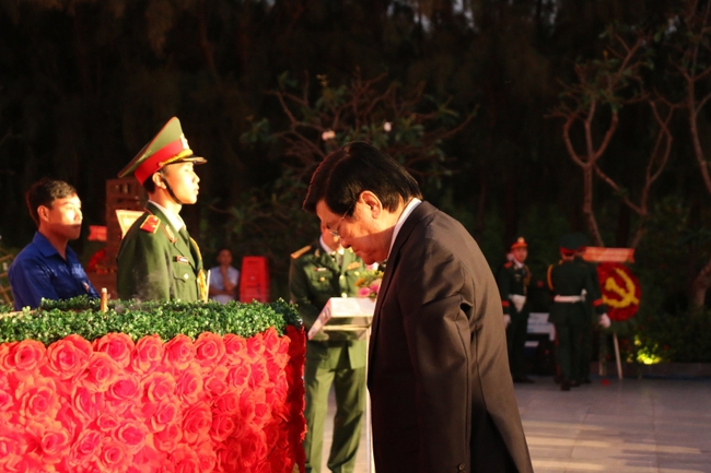 Nguyên Chủ tịch nước Trương Tấn Sang dự Lễ tưởng niệm 64 chiến sĩ hy sinh tại Gạc Ma - Ảnh 2.