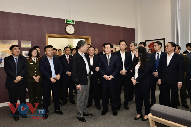 Chủ tịch Quốc hội Vương Đình Huệ thăm, làm việc tại Hưng Yên - Ảnh 4.