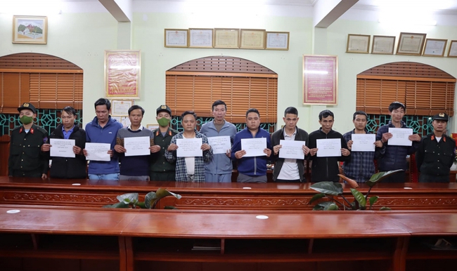 Chánh Thanh tra huyện ở Lai Châu bị bắt về hành vi đánh bạc - Ảnh 1.