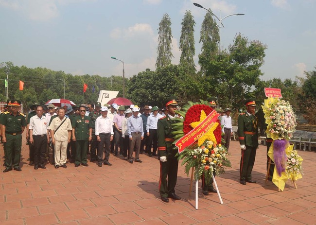 Kỷ niệm ngày hy sinh của hơn 200 chiến sĩ tại Chư Tan Kra - Ảnh 1.